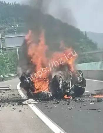 河北承秦高速车祸