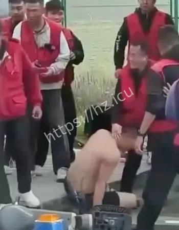 多名工作人员