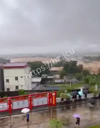 水库出现溃坝