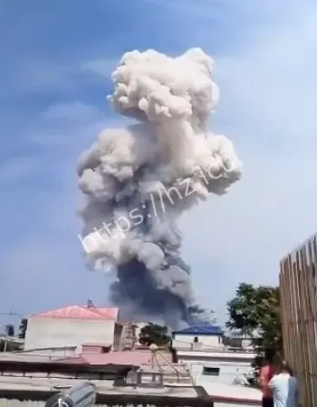 现场升起巨大蘑菇云