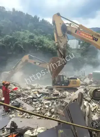 多栋房屋瞬间成废墟