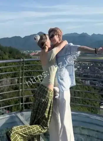 胡诗桐男友脚踏多船