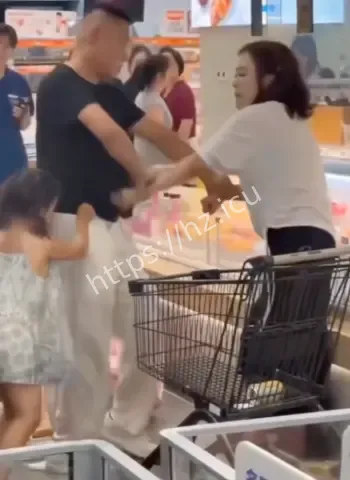 原配变灭绝师太狂打小三